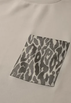 T-shirt avec poche poitrine léopard