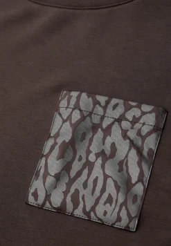 T-shirt avec poche poitrine léopard