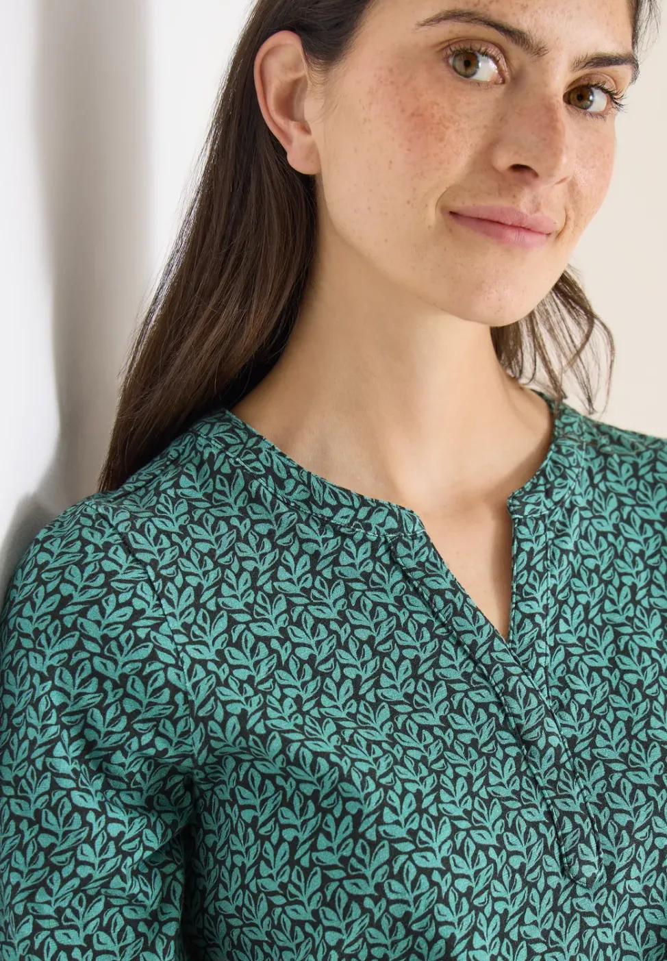 T-shirt avec split neck et imprimé