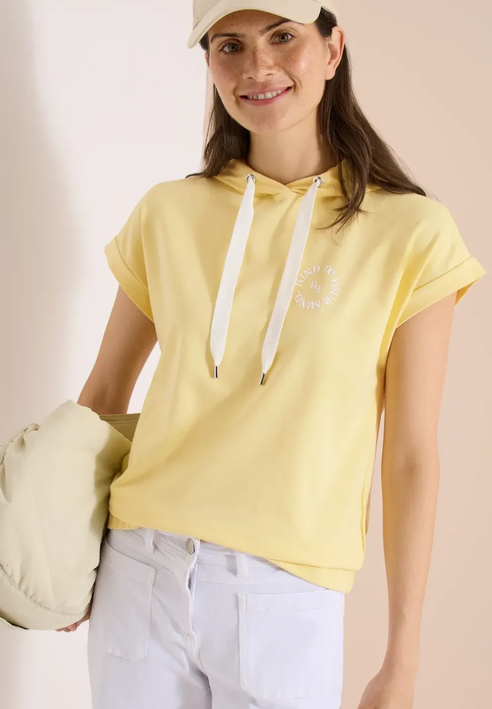 T-shirt avec sweat à capuche et détail imprimé