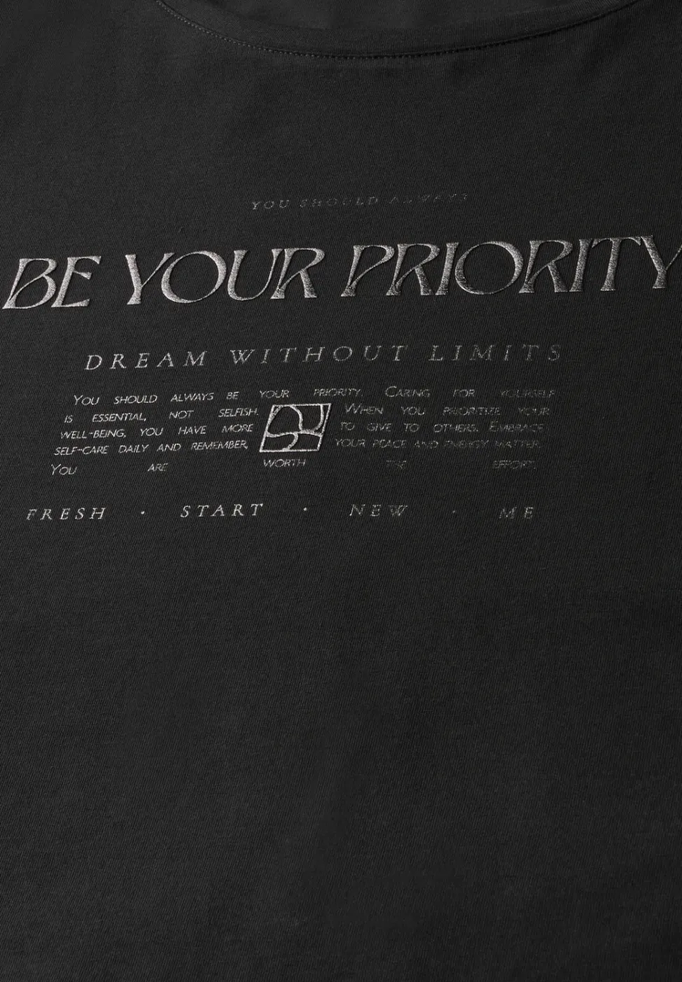 T-shirt avec texte sur film