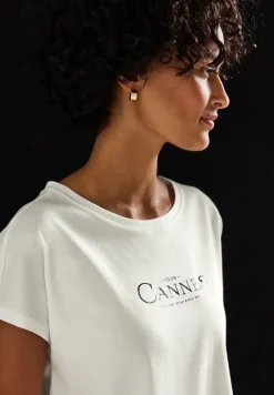 T-shirt avec texte sur film