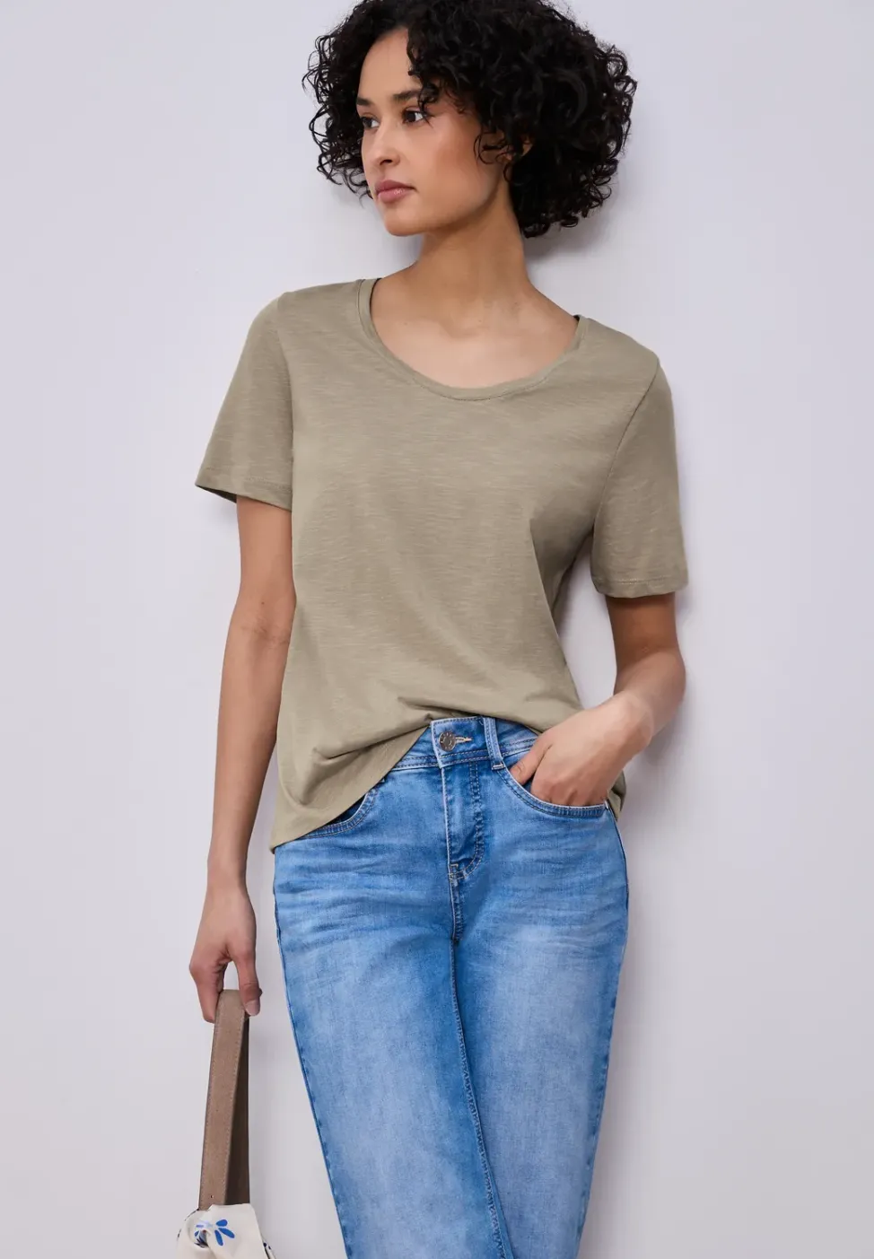 T-shirt basique à col V