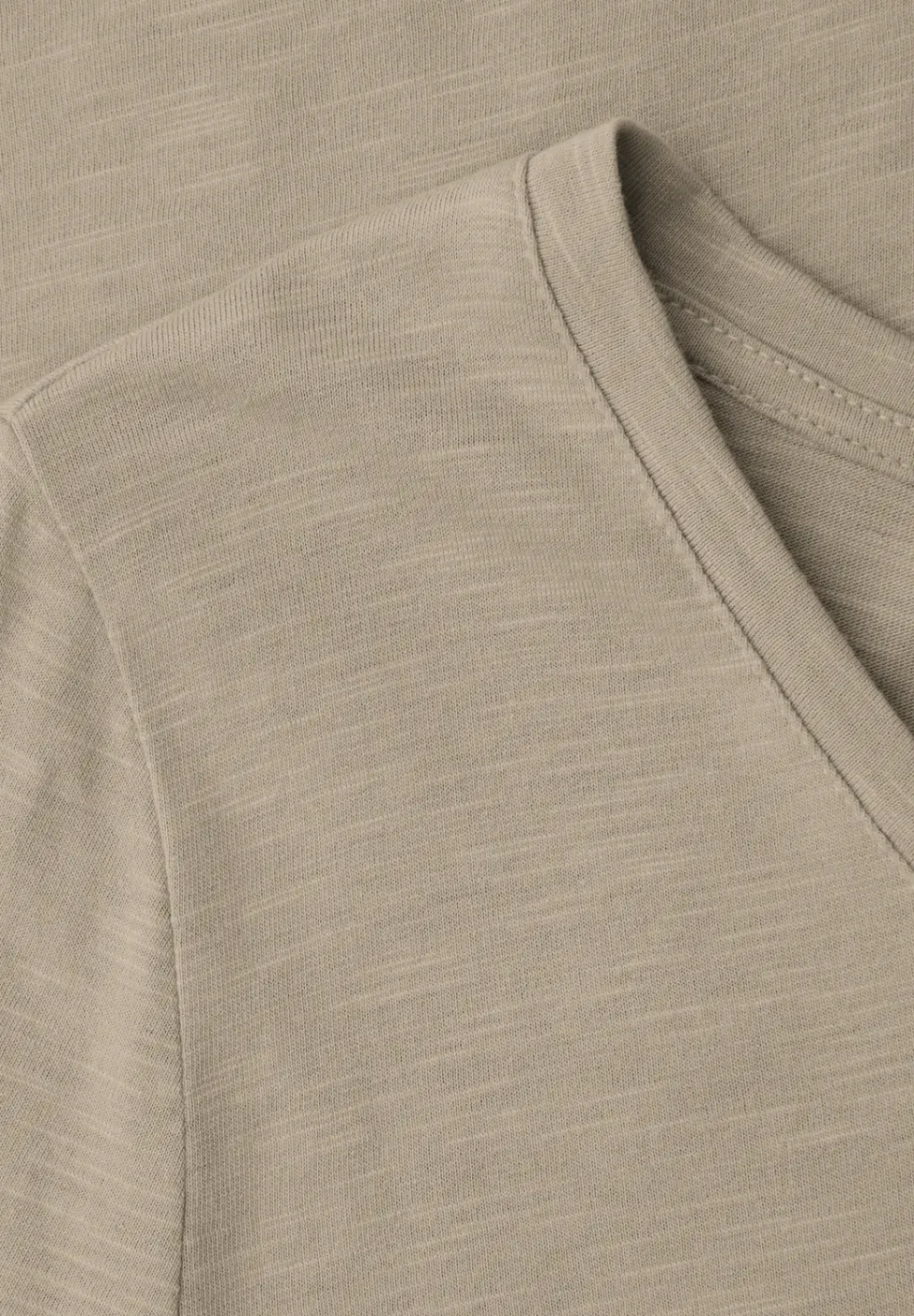 T-shirt basique à col V