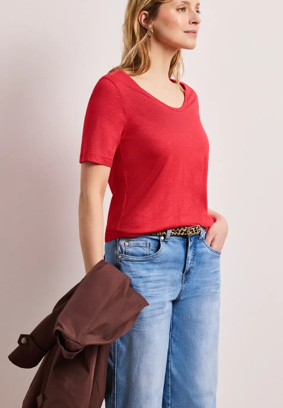 T-shirt basique avec col en V en couleur unie
