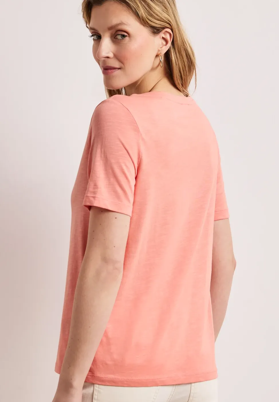 T-shirt basique avec col en V en couleur unie