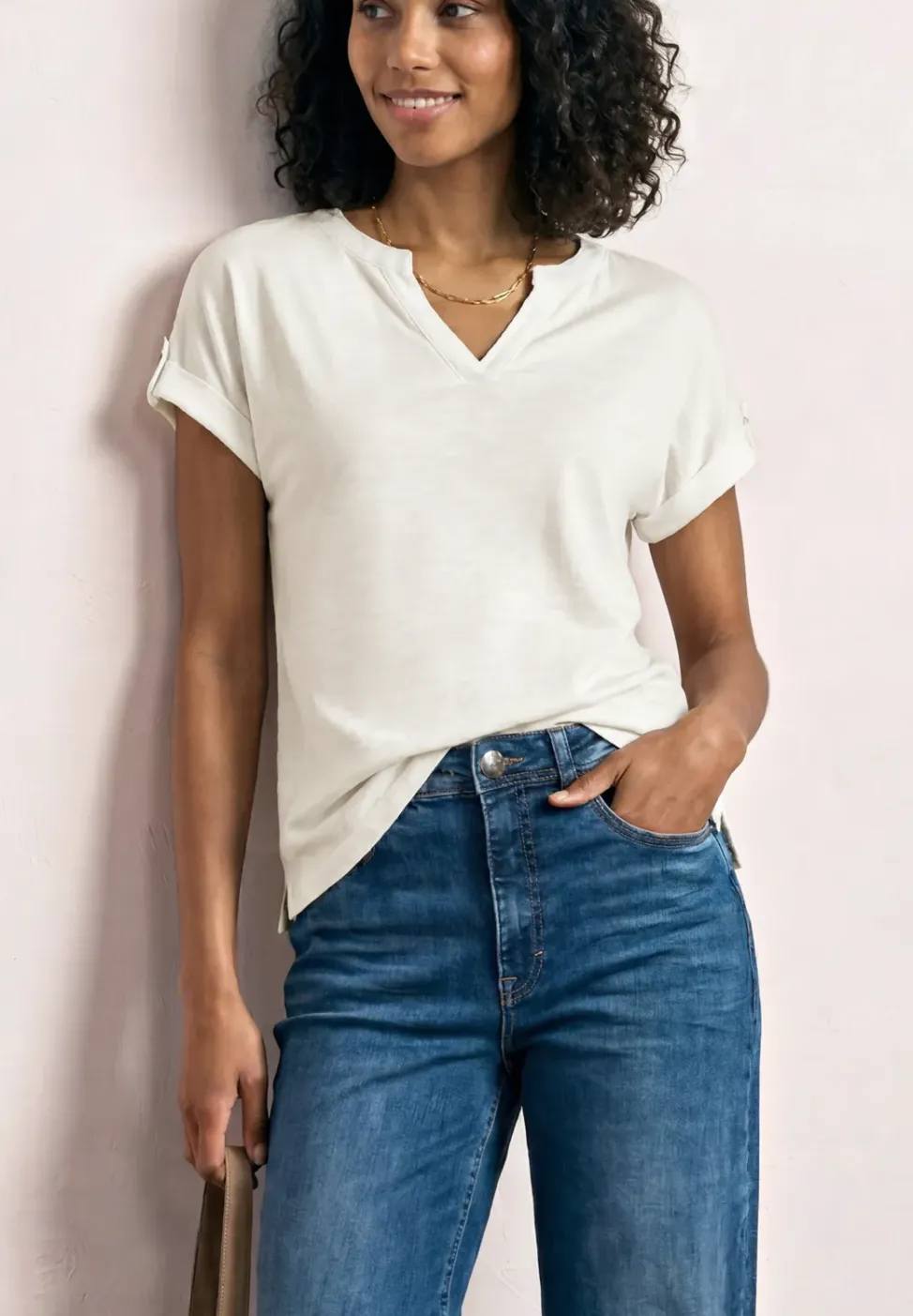 T-shirt col fendu avec boutonnage décoratif