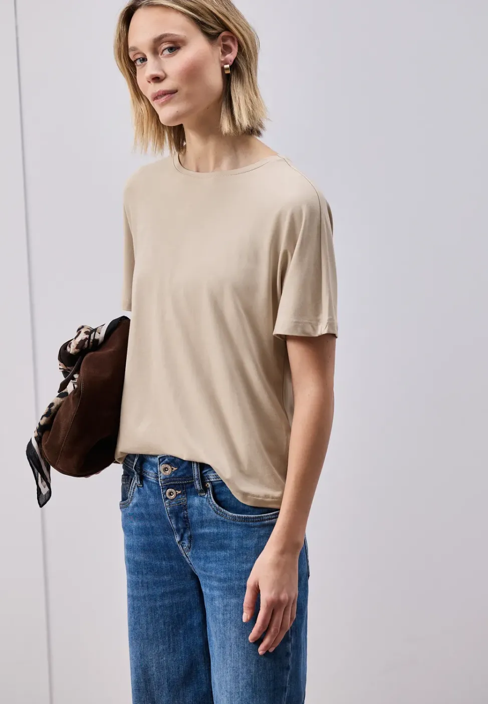 T-shirt de base avec dropped shoulders