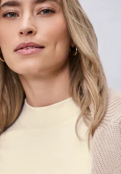 T-shirt de base avec Turtle Neck