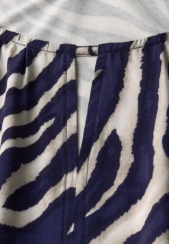 T-shirt imprimé avec découpe