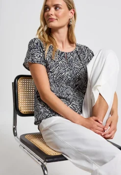 T-shirt imprimé avec découpe