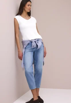 T-shirt sans manches avec encolure en diamant