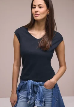 T-shirt sans manches avec encolure en diamant