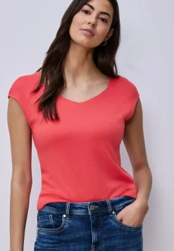 T-shirt sans manches avec encolure en diamant