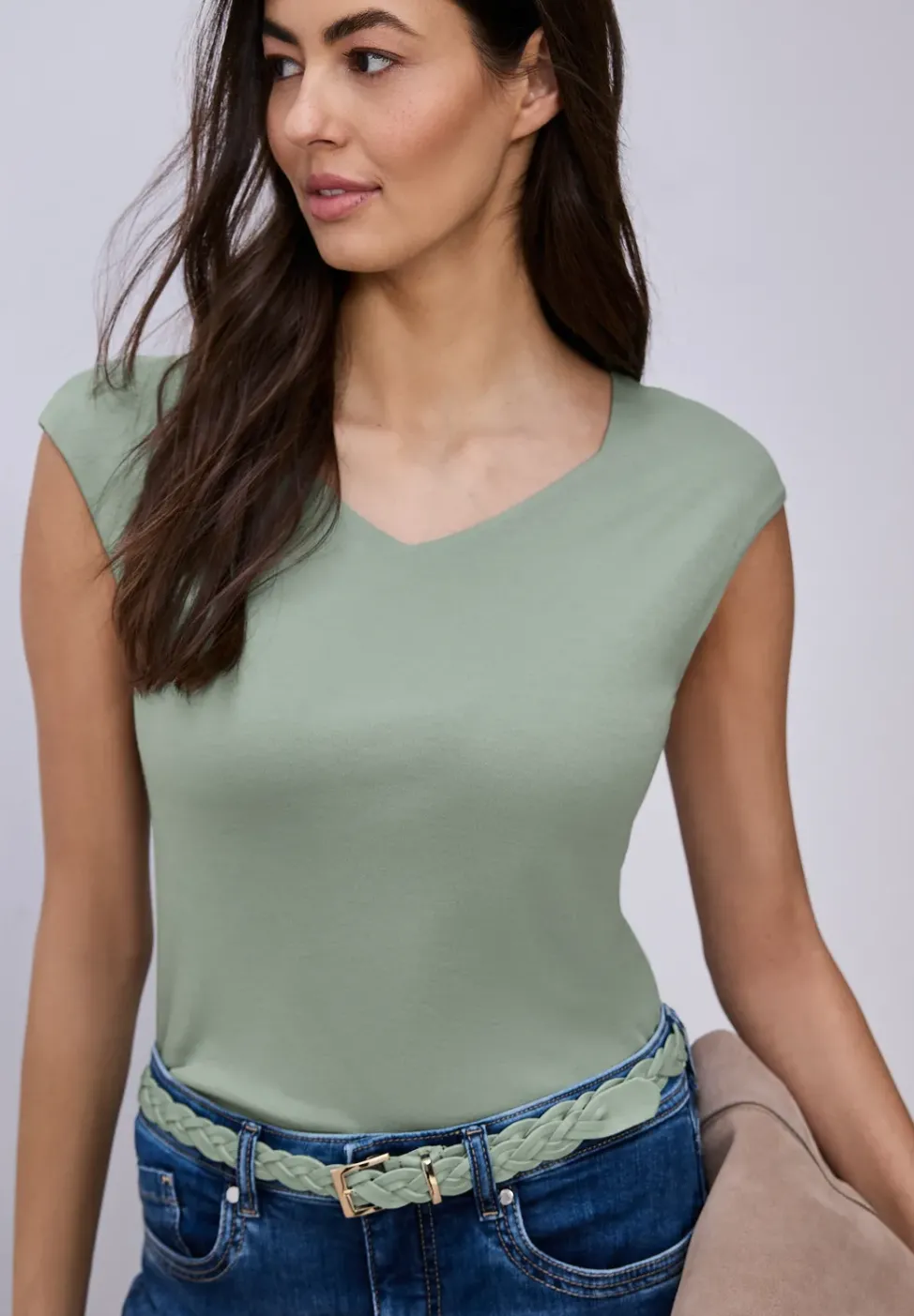 T-shirt sans manches avec encolure en diamant