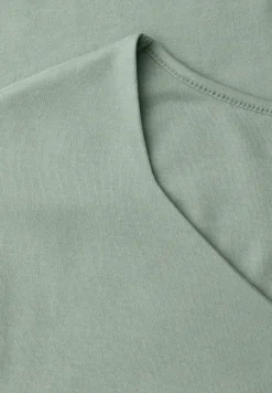 T-shirt sans manches avec encolure en diamant