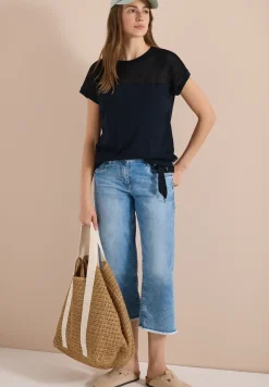 T-shirt avec boatneck et insert en mesh