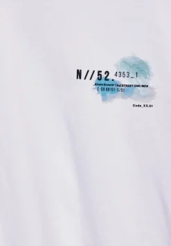 T-shirt avec imprimé sur la poitrine