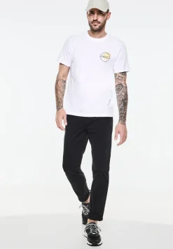 T-shirt avec imprimé sur la poitrine