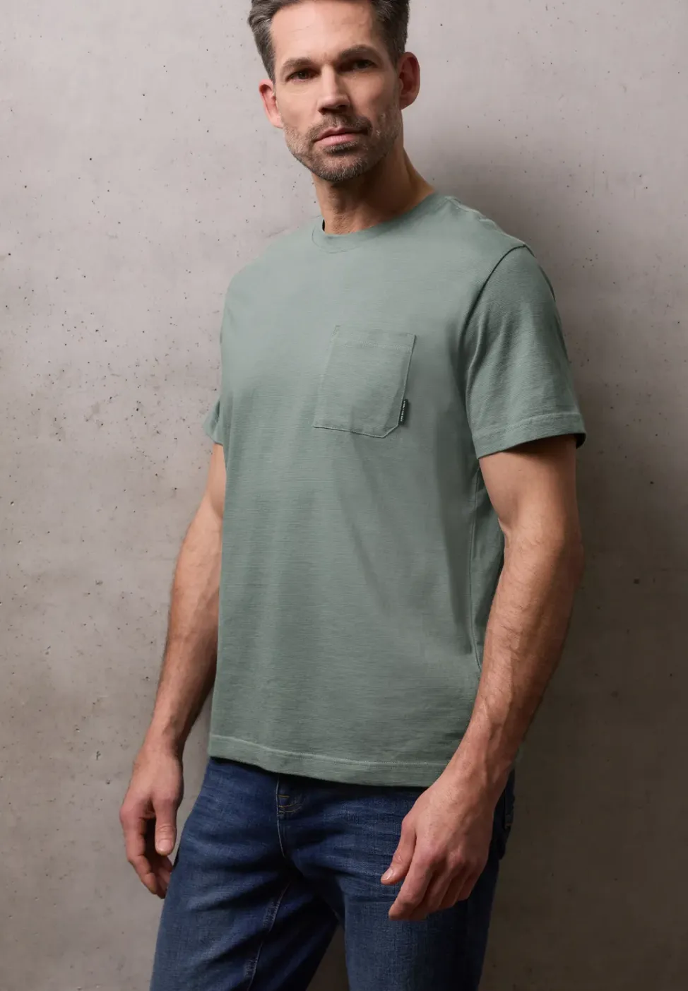 T-shirt avec poche poitrine