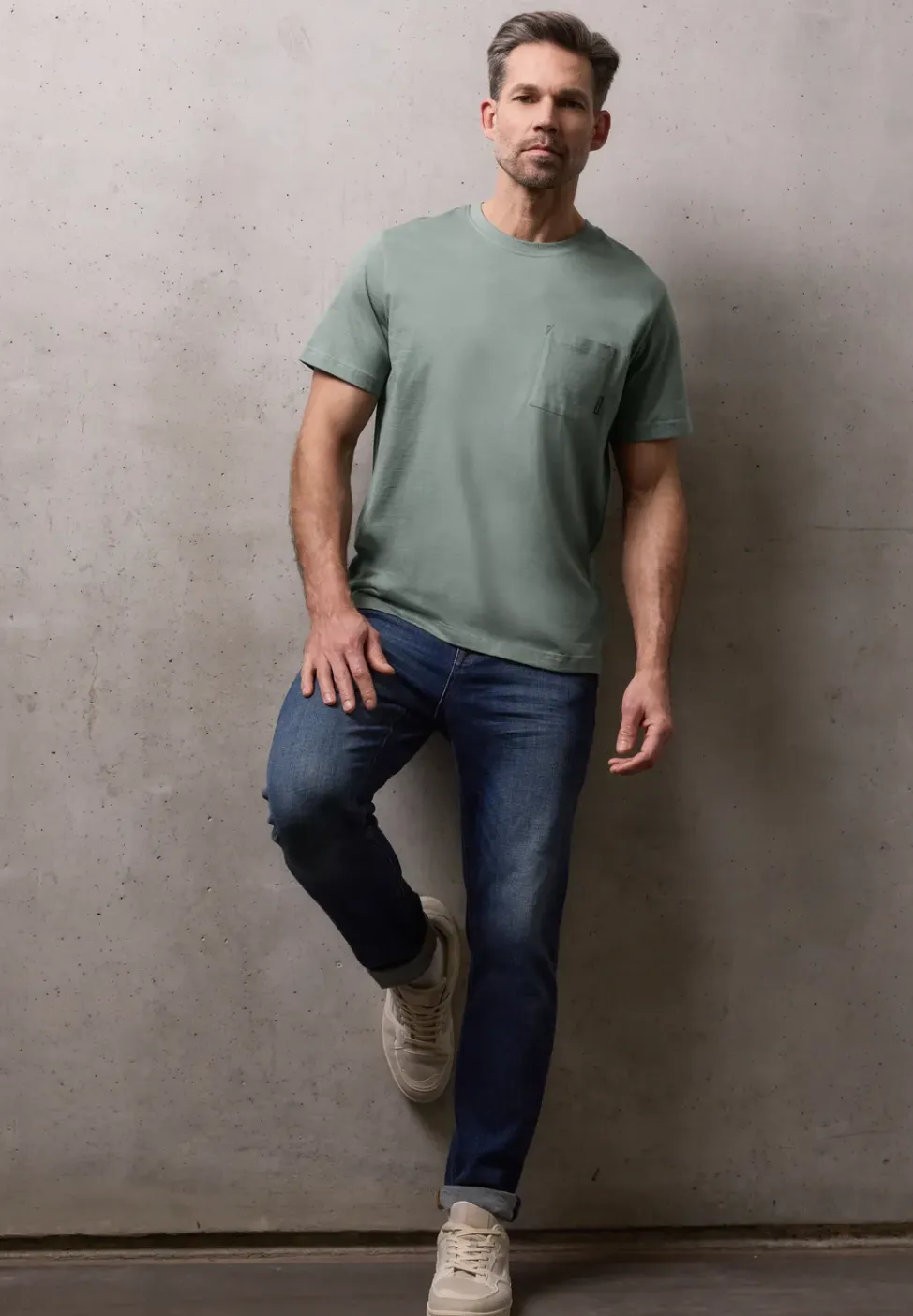 T-shirt avec poche poitrine