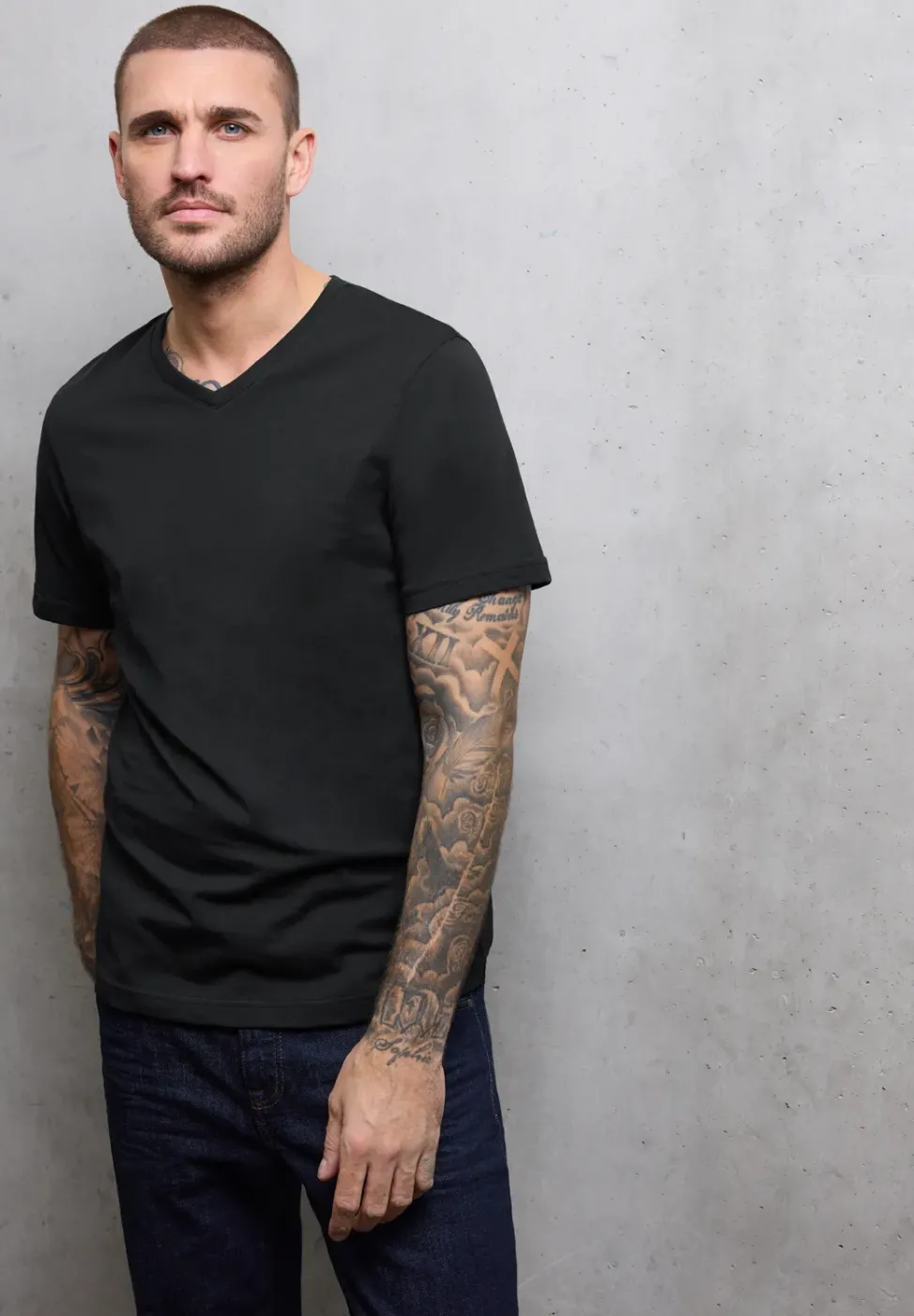 T-shirt basique à col en V