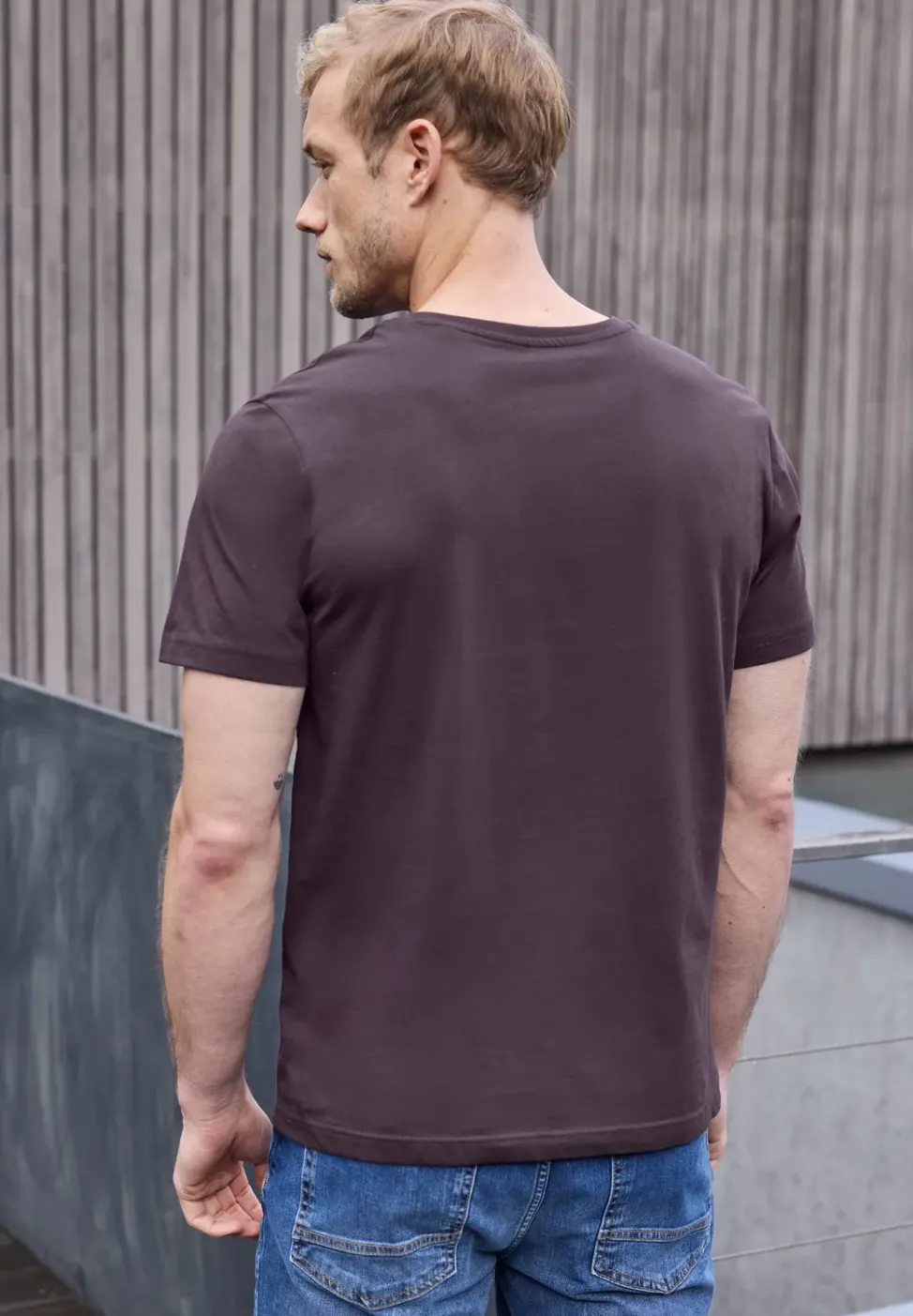 T-shirt basique à col en V