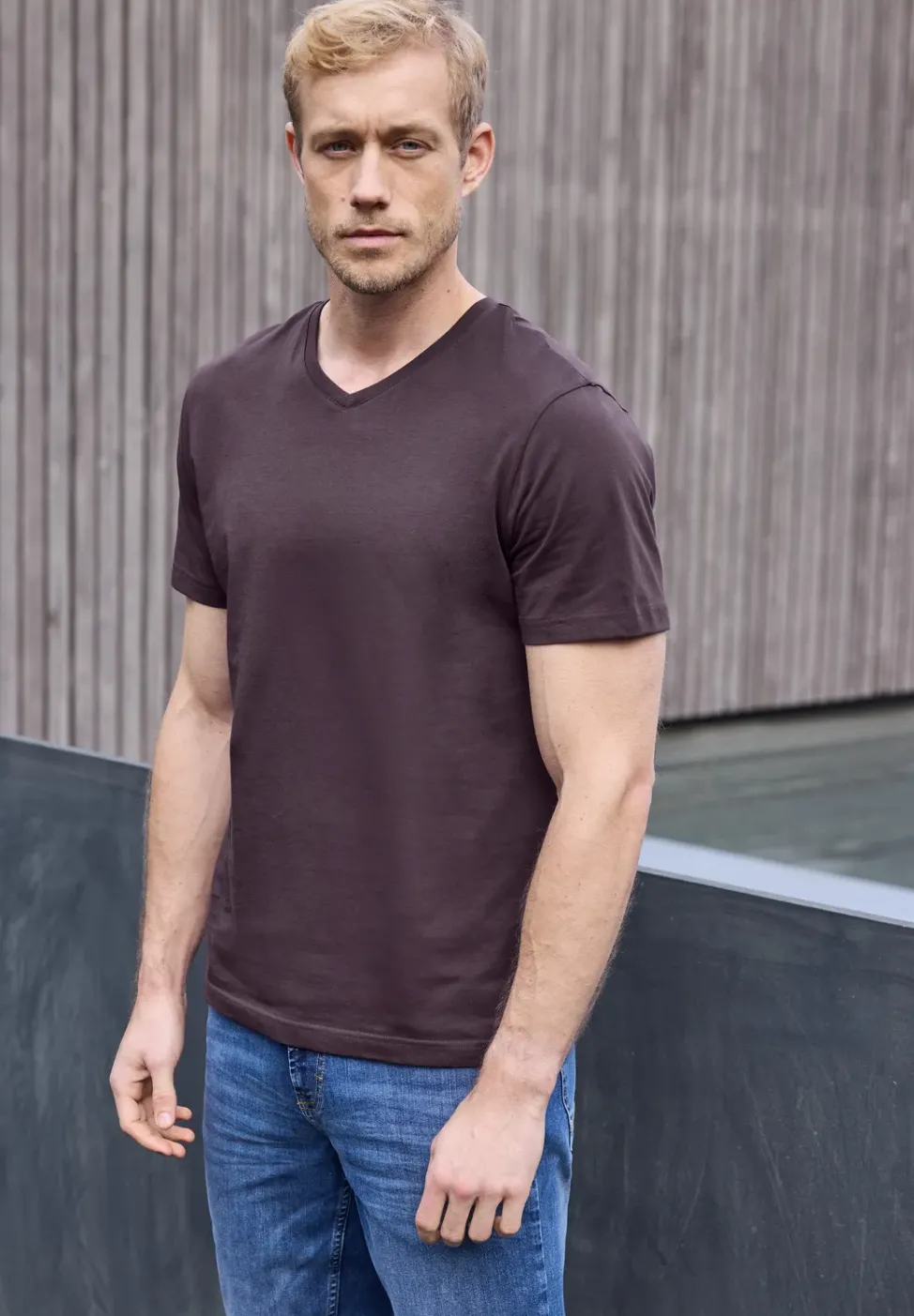 T-shirt basique à col en V