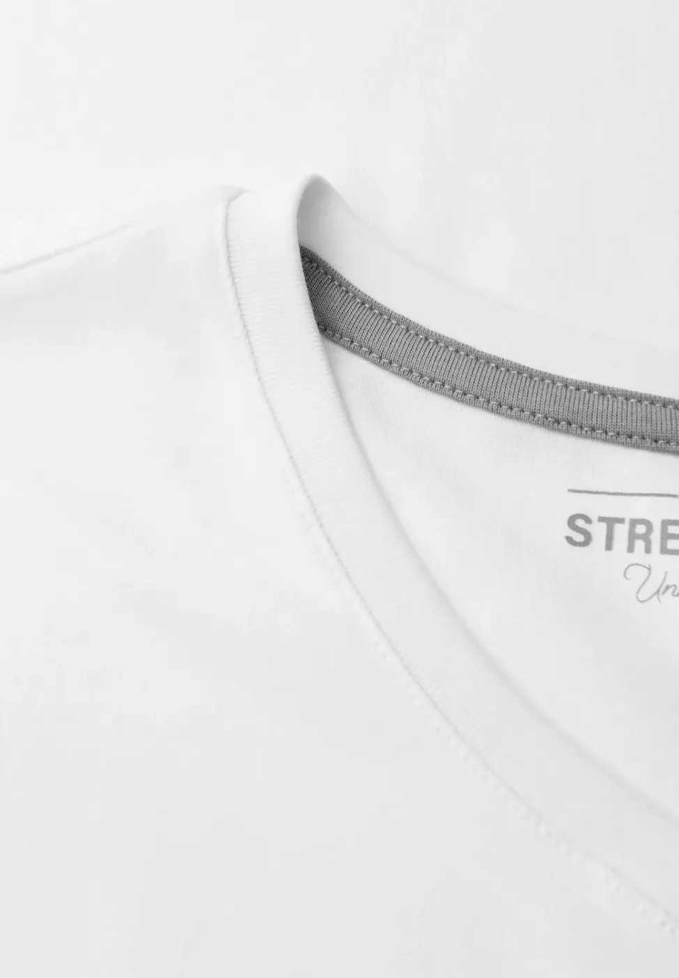 T-shirt basique à col en V