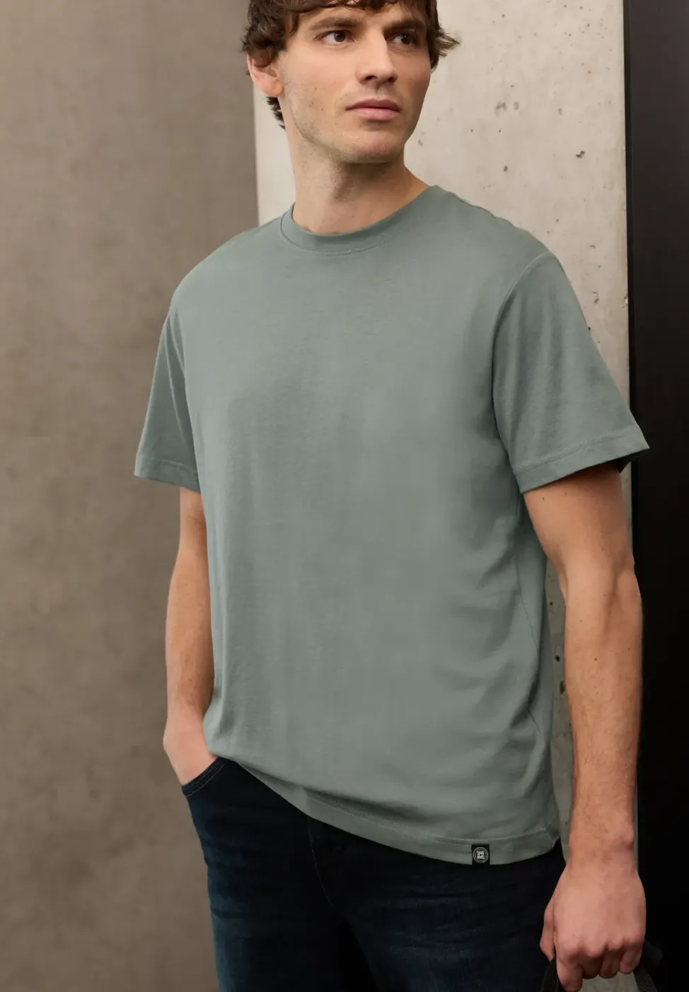 T-shirt basique en couleur unie