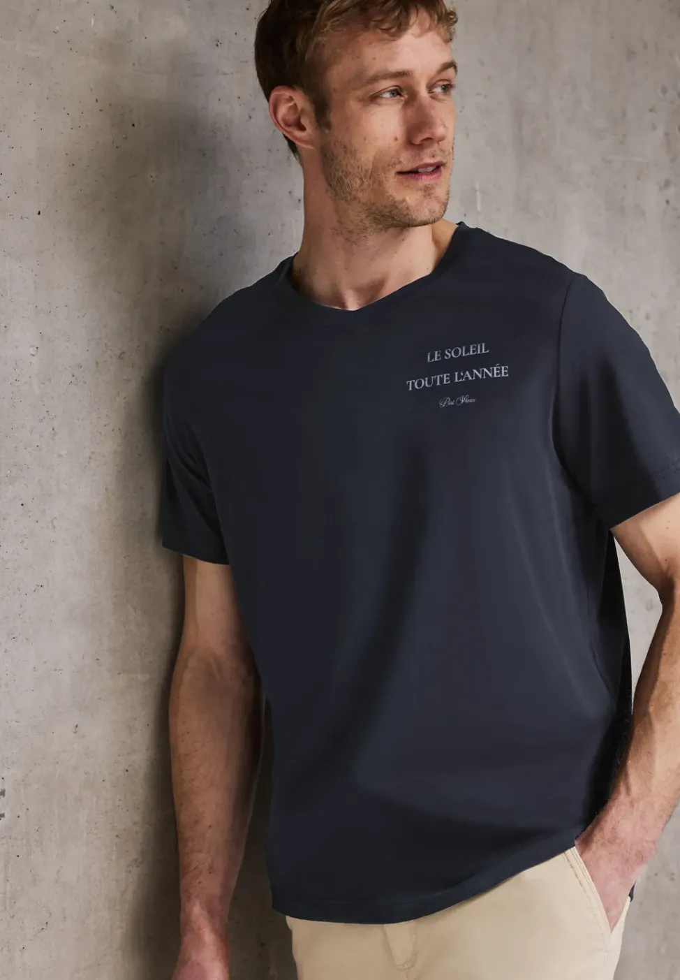 T-shirt à col en V