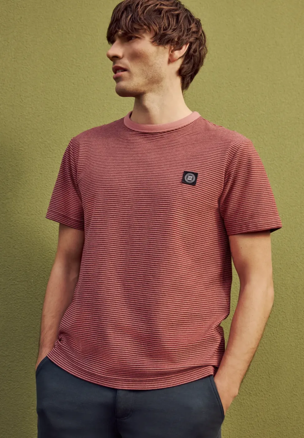 T-shirt à col rond et fines rayures