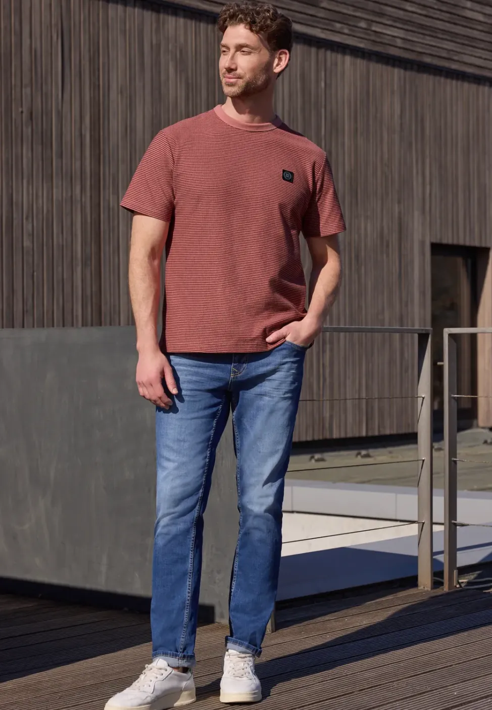 T-shirt à col rond et fines rayures