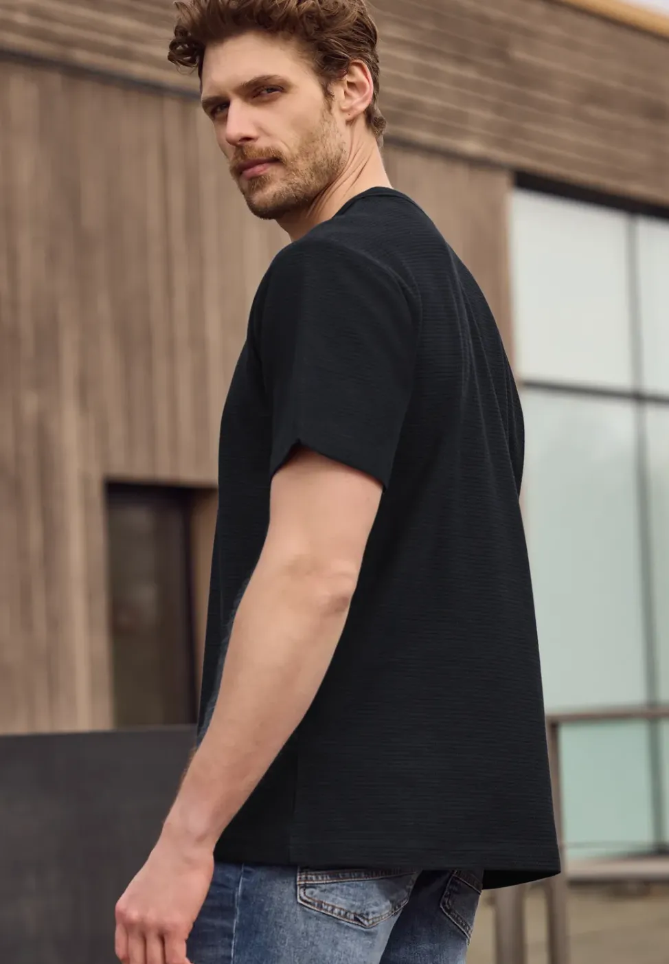 T-shirt à col rond et fines rayures
