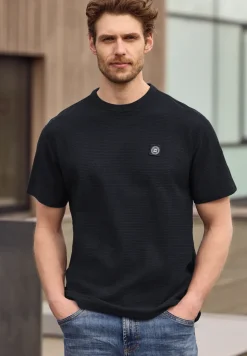 T-shirt à col rond et fines rayures