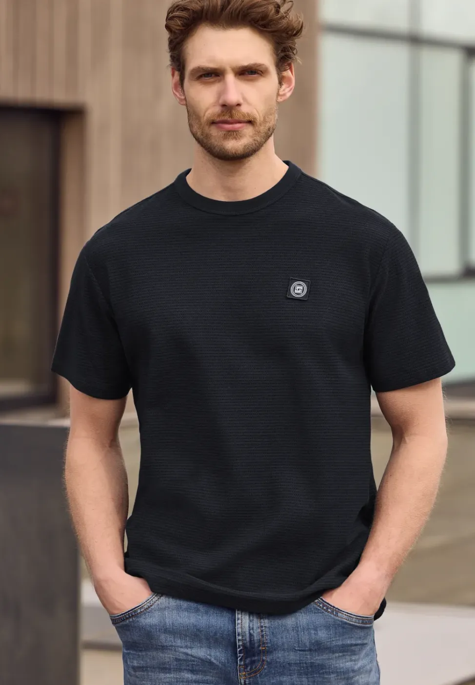 T-shirt à col rond et fines rayures