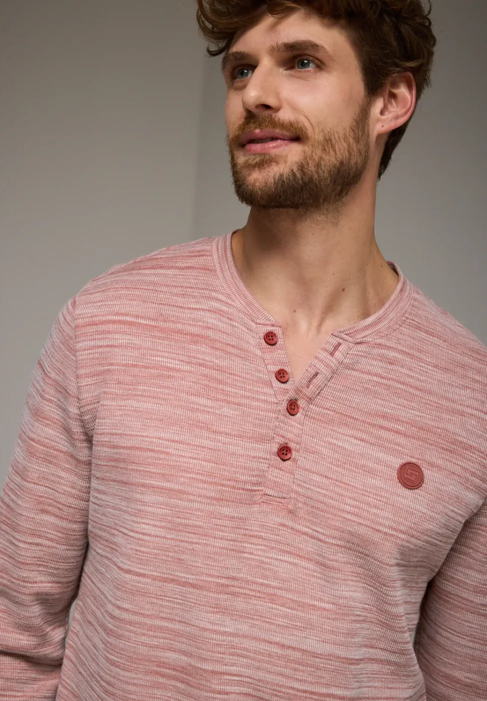 T-shirt Henleys dans un look mélangé