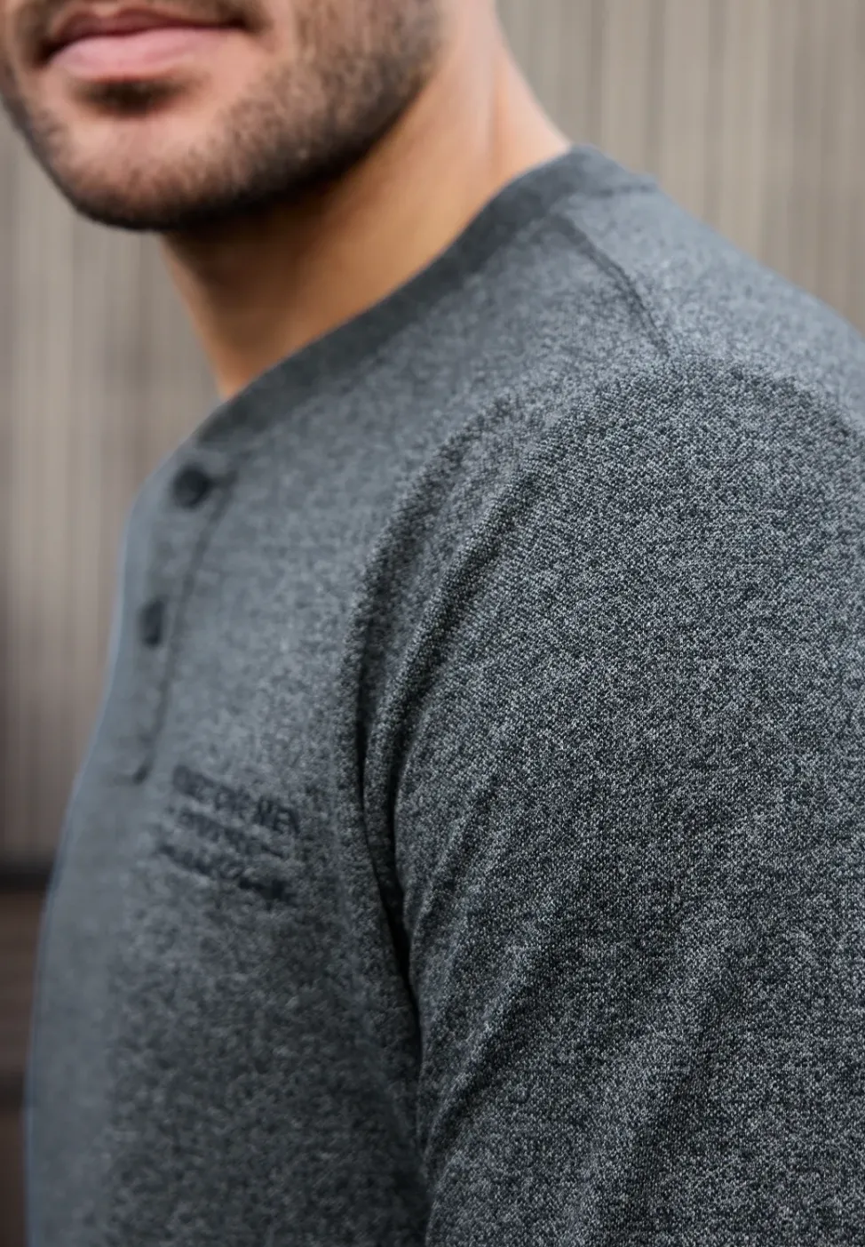 T-shirt à manches longues avec broderie