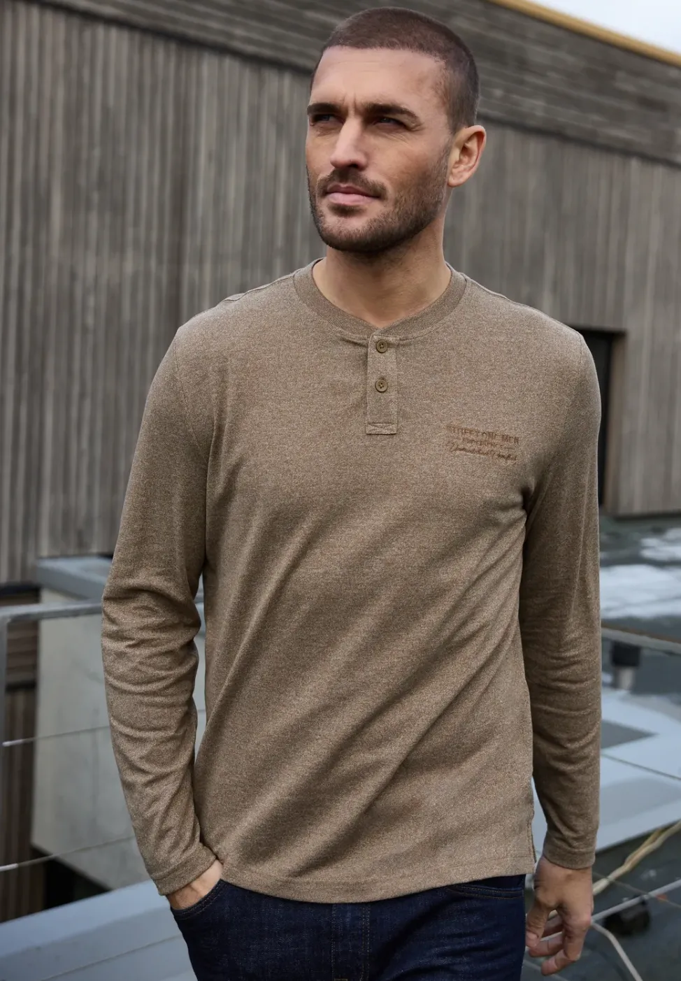 T-shirt à manches longues avec broderie