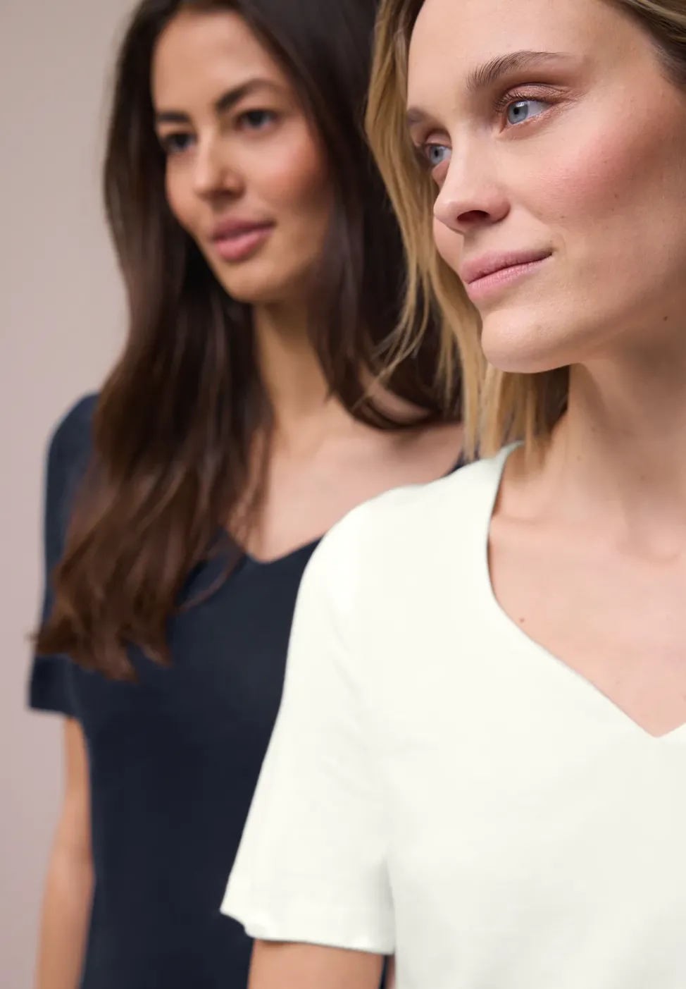 T-shirts avec encolure en cœur en pack de 2