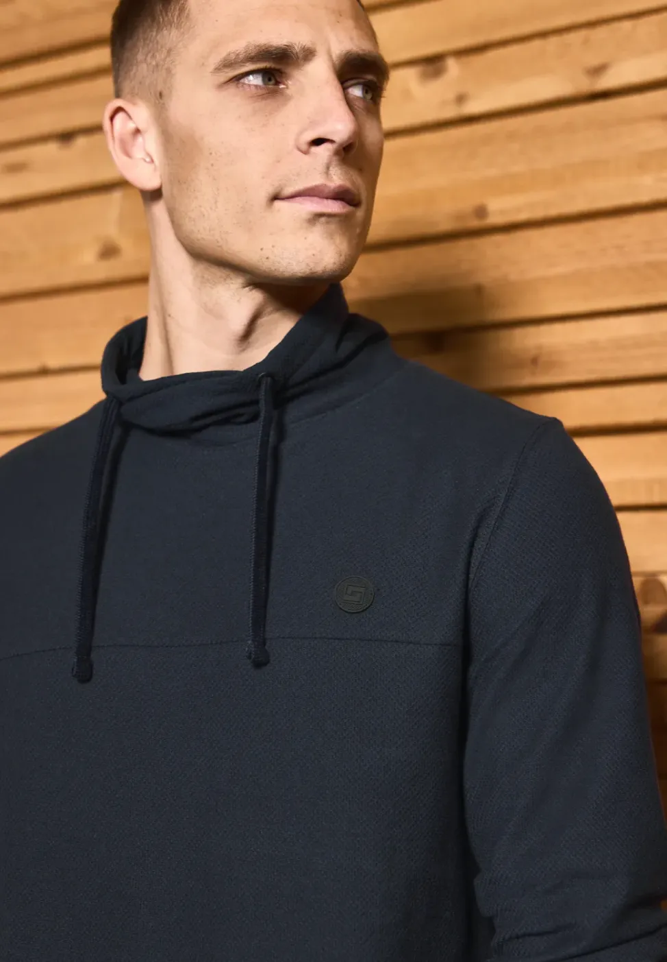 T-shirt structuré Funnelneck