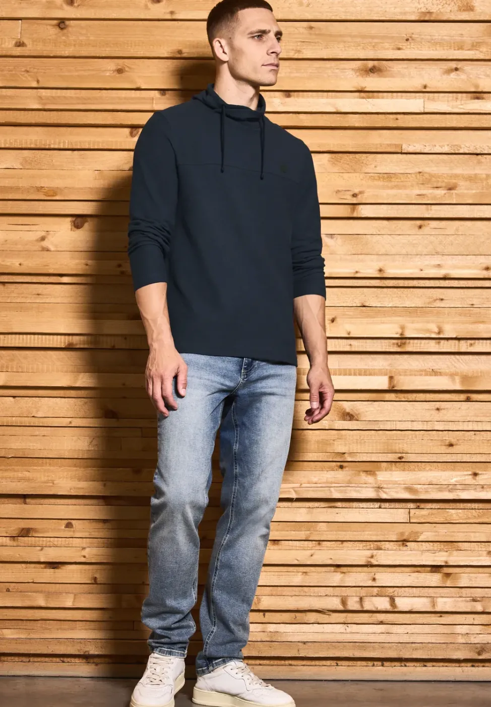 T-shirt structuré Funnelneck
