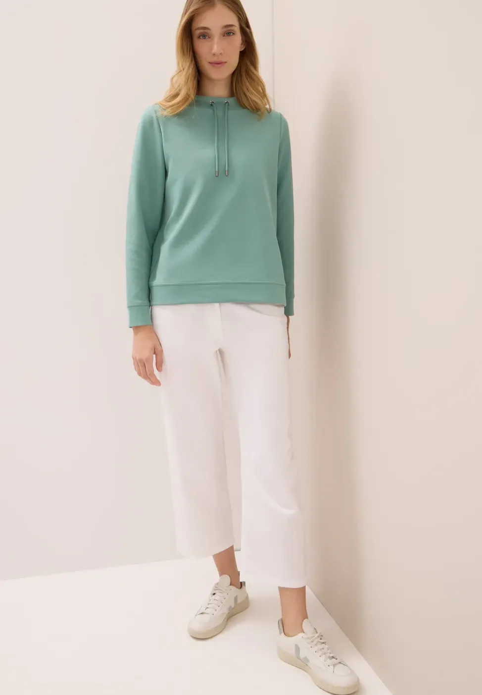 T-shirt structuré Funnel Neck