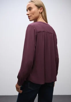 Tunique avec rivets