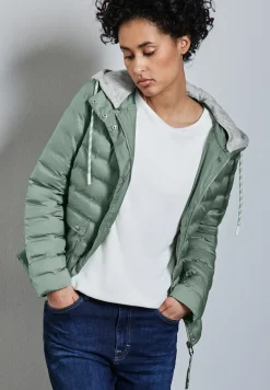 Veste avec capuche amovible