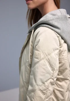 Veste avec capuche amovible