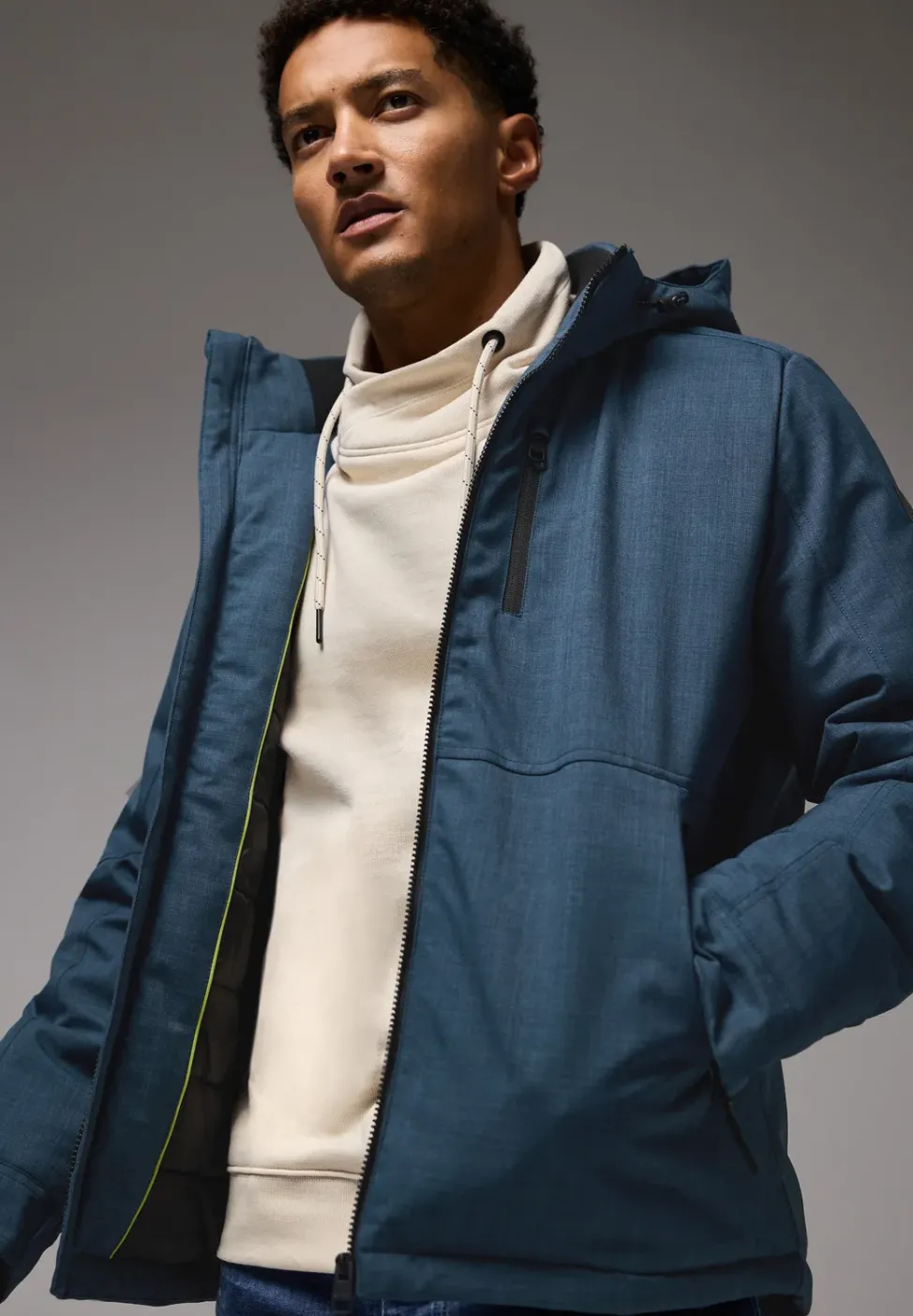 Veste avec capuche amovible