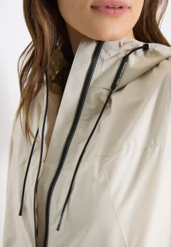 Veste avec capuche et cordon de serrage