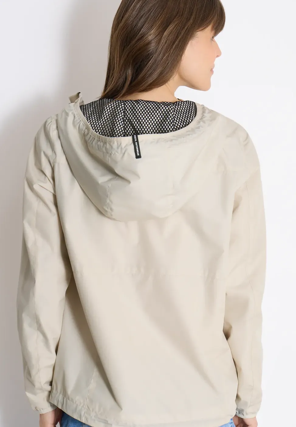 Veste avec capuche et cordon de serrage
