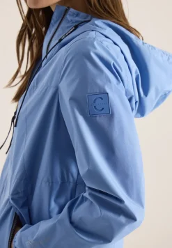 Veste avec capuche et cordon de serrage